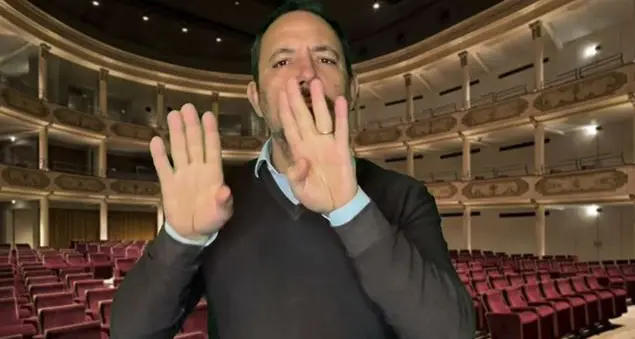 Un teatro che parla anche a chi non può sentire