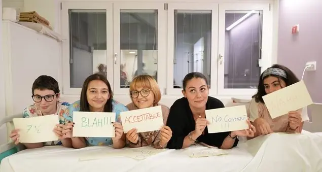 Aldo, Giovanni e Giacomo recitano con i ragazzi dell'Istituto dei tumori