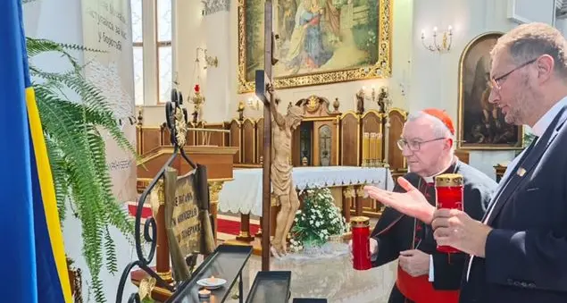 Speranza e pace giusta per l'Ucraina: il messaggio del cardinale Parolin in visita nel Paese