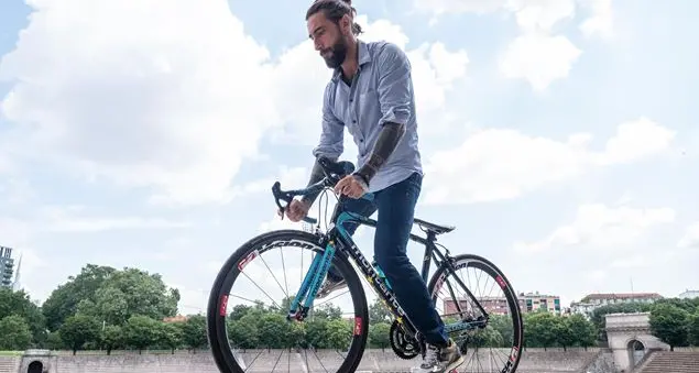 Vittorio Brumotti: «Hanno tentato di spararmi due volte. Padre Pio mi ha fatto capire la mia missione»