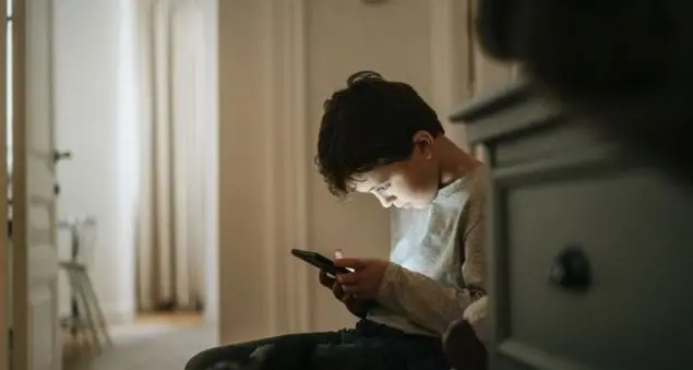 Le nuove minacce: abusi in diretta e pedopornografia generata con AI