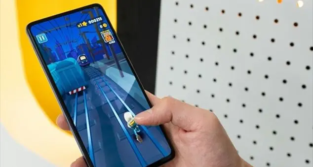 «Smartphone vietato prima dei 14 anni? Il padre è irremovibile»