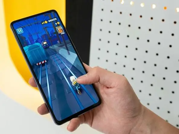 «Smartphone vietato prima dei 14 anni? Il padre è irremovibile»