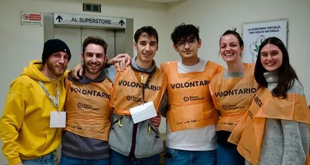 Cibo in eccedenza per i poveri da Esselunga