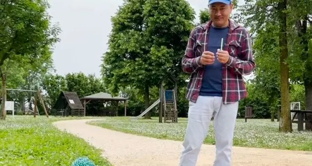 Khadim, papà afghano con il figlio con autismo e senza diritti