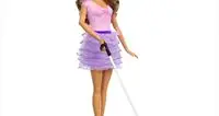 Arriva la prima Barbie cieca con bastone bianco e rosso