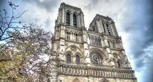 Notre-Dame torna a brillare