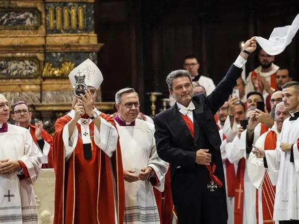 Il miracolo di San Gennaro nel racconto di Vittorio Messori: «Più la scienza indaga più il mistero cresce»