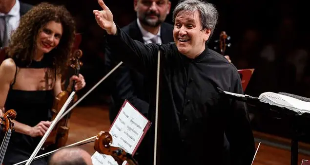 Un teatro alla periferia di Milano risplende con la direzione di Antonio Pappano