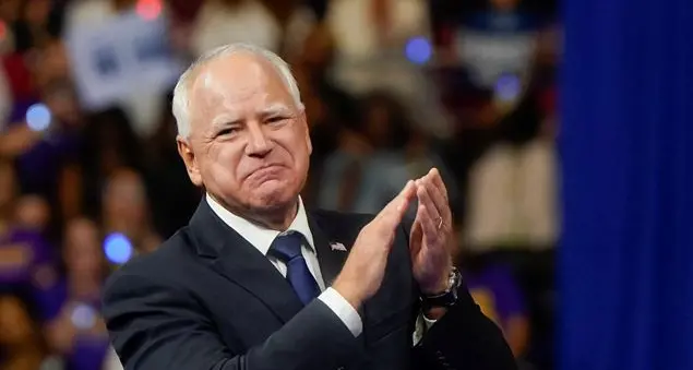 Tim Walz, chi è il candidato vicepresidente scelto da Kamala Harris