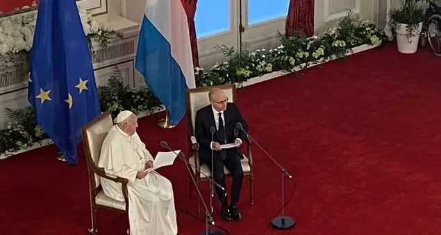 Il Papa in Lussemburgo: «La ricchezza è una responsabilità, voi esempio di integrazione per il mondo»