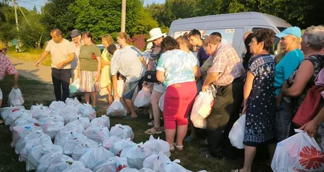 Padre Luca Bovio: \"L'estate alla ricerca di normalità della gente rimasta nelle zone del fronte\"