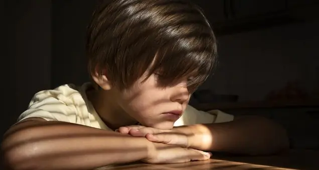 «Mio figlio è molto silenzioso, ma si arrabbia facilmente. Ci vuole uno psicologo?»