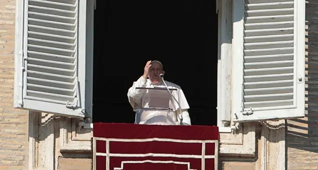 «Quanto è disumana la guerra, spezza il cuore alle mamme. Rimettere i debiti ai paesi poveri»
