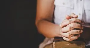 Quelle preghiere imparate da piccoli sulle ginocchia dei grandi