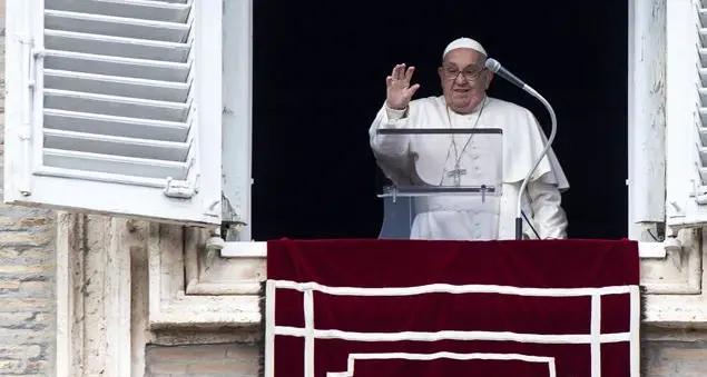 il Papa: \"Festeggiamo il nostro battesimo come un nuovo compleanno\"