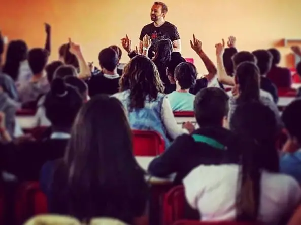 Galiano: «Da dieci anni faccio incontri nelle scuole e a tutti chiedo: \"alzi la mano chi ha un sogno\"»