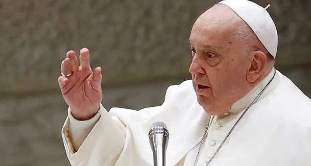 Il Papa: «Basta essere complici dello sfruttamento dei bambini»