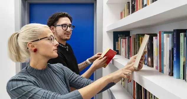 L'azienda edile che paga un extra ai dipendenti che leggono