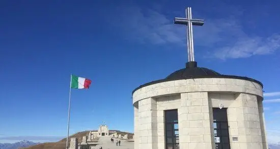 La Madonnina del Grappa simbolo di speranza e rinascita dopo le grandi tragedie