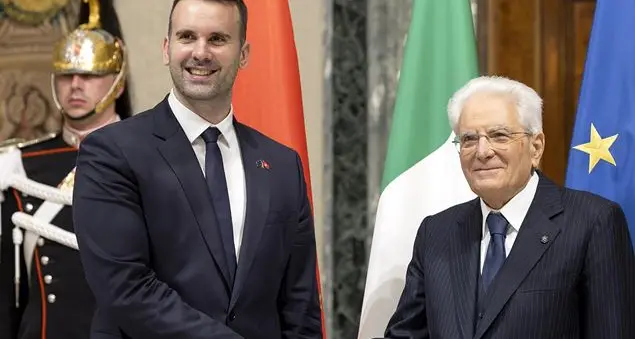 Mattarella in ospedale per un intervento programmato al cuore. Gli auguri da istituzioni e leader politici