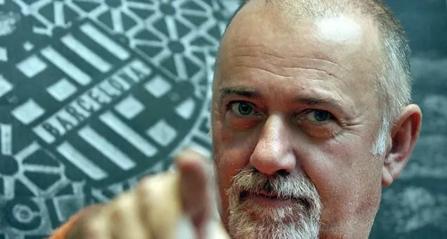 Da cabarettista ad autore di best seller, passando per il festival di Sanremo: ritratto di un artista eclettico scomparso troppo presto