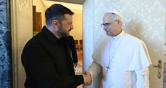 Il Papa riceve Zelensky: «Disponibili a ospitare russi e ucraini in Vaticano per i negoziati»