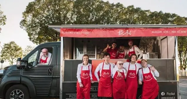 Pizzautobus, il nuovo food truck per promuovere l'inclusione sociale
