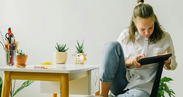 «Soli in casa a nove anni? Quante discussioni con le mie amiche»