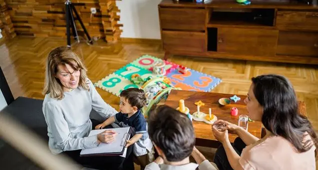 Il piccolo Luca andato in adozione non perderà l'amore e la cura dei genitori affidatari