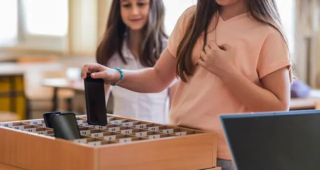 Vietare lo smartphone? Non basta!