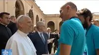 La carovana di Don Mazzi accolta dal Papa: \"Siete la prova che cambiare è possibile\"