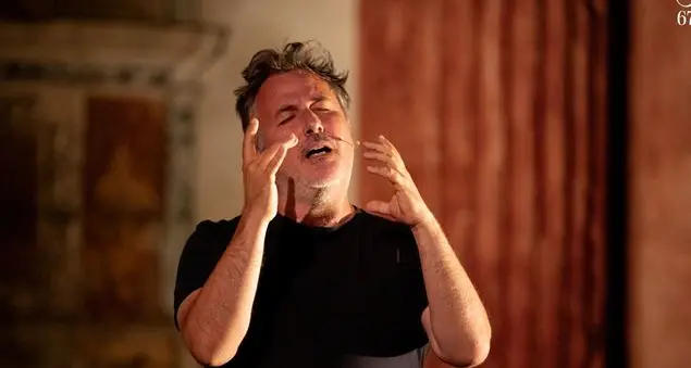 Davide Enia al Piccolo, la quotidianità ferita di Palermo negli anni delle stragi di mafia