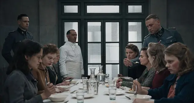 La vera storia delle \"assaggiatrici\", le donne che dovevamo mangiare i pasti di Hitler