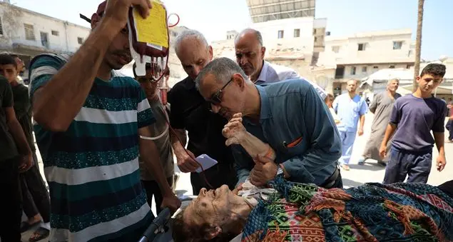 Gaza, Israele colpisce la parrocchia cattolica della Sacra Famiglia. Ferito padre Romanelli