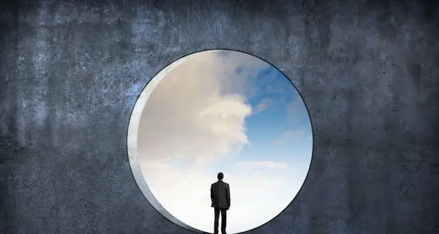 Senza un modello e preso da tante sfide: ecco perché l'uomo post virile è fragile