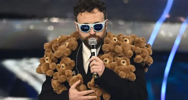 La canzone sui sogni dei migranti di Dargen D'Amico vince il premio Amnesty