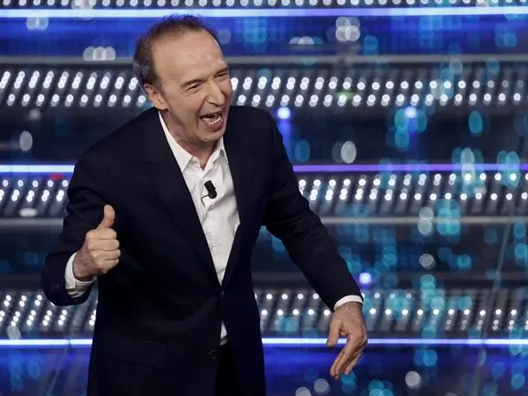 Tutta la vita e la carriera di Roberto Benigni, giullare colto e irriverente