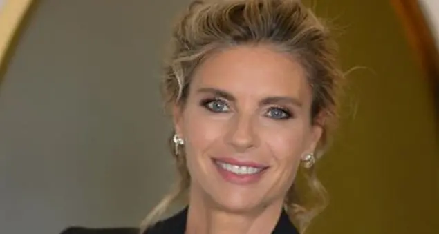 Martina Colombari e la fede: «Ringrazio per il bicchiere mezzo pieno»