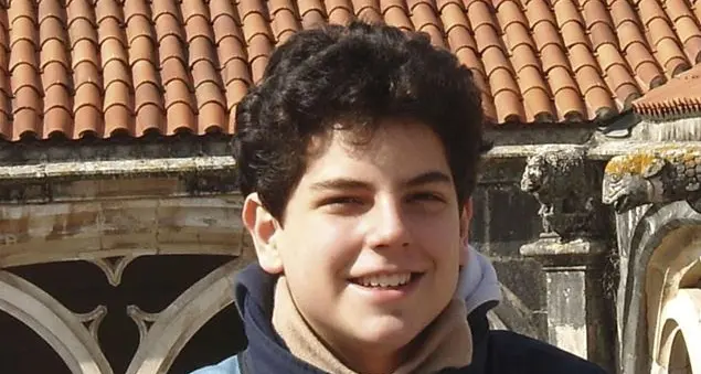 Non solo Acutis, viaggio nel mercato online delle reliquie, dal vestito di Santa Teresa alle spine della corona di Cristo