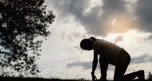 Il suicidio di una donna di fronte all’amore di Dio: «Dov'è ora mia moglie?»