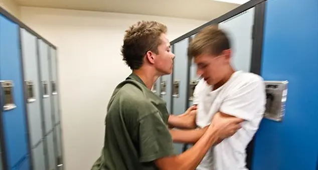 Culle vuote e bullismo, frutti avvelenati dalla mancanza di speranza