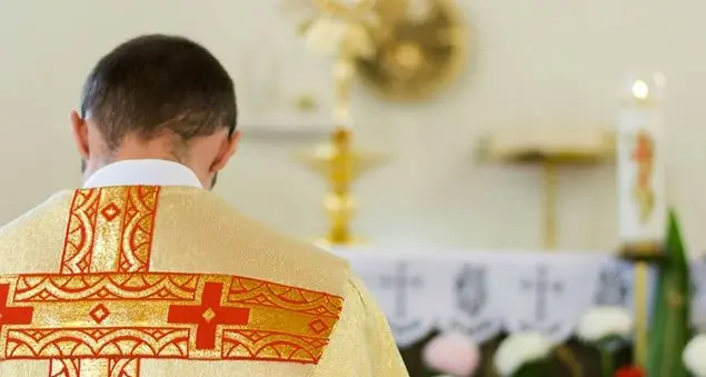 Il suicidio di un giovane prete, tragedia che deve bruciarci nel cuore