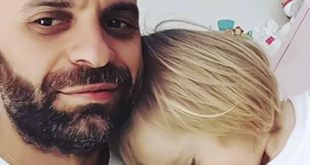 «Vi racconto come sono diventato il papà di Alba, la bimba che nessuno voleva e che ho amato al primo sguardo»