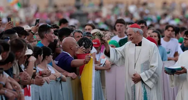 Cei, l'appello di Zuppi ai vescovi: «Preghiamo più intensamente per la pace»