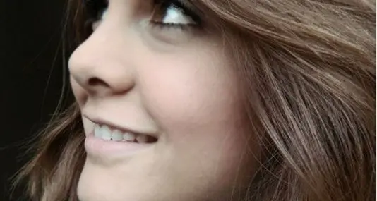 «Non far male agli altri con le nostre parole». Carolina rivive nel messaggio di Leone XIV