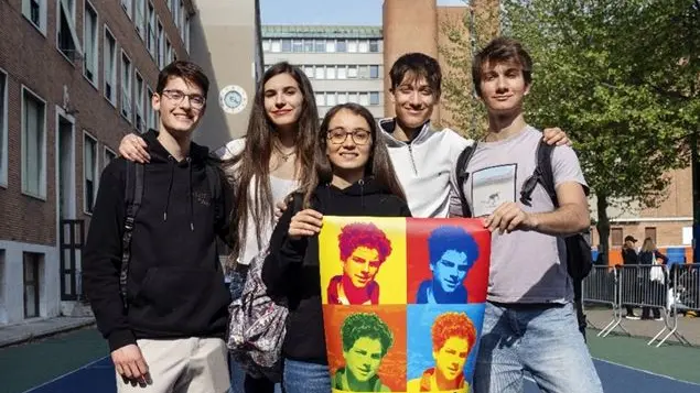 Carlo Acutis visto dai ragazzi: «Uno di noi e un esempio di come vivere la fede tutti i giorni»