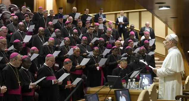 Il Papa ai vescovi: «Siete servi non esecutori di un ruolo. Attenti ai social e affrontate gli abusi del clero»