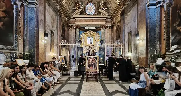 Tra i giovani ucraini in preghiera per la pace: «Sotto le bombe è dura non perdere la speranza»