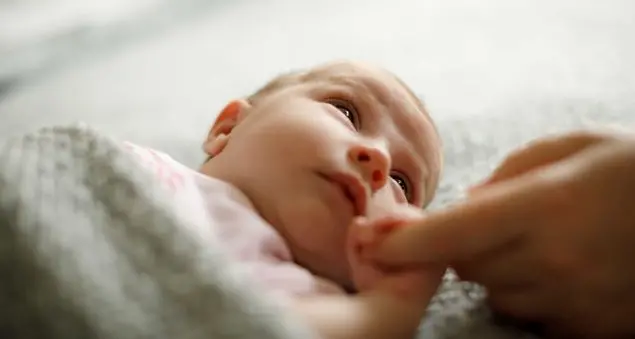 Il dramma della neonata sottratta alla madre dopo il test di competenza genitoriale